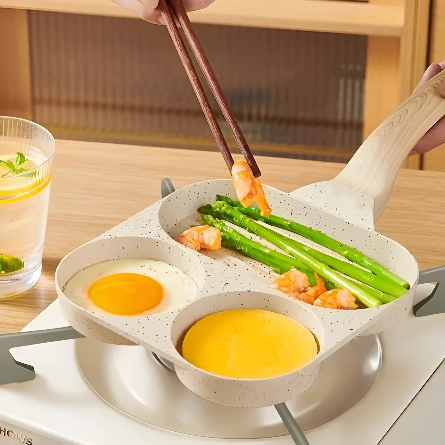 Non-stick Japanese-style aluminium alloy frying pan with composite multi-layer base for gas and induction hobs