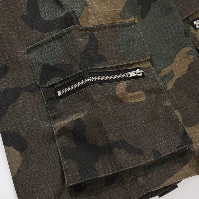 Men's green camouflage cotton work shorts with multiple pockets and a loose fit.