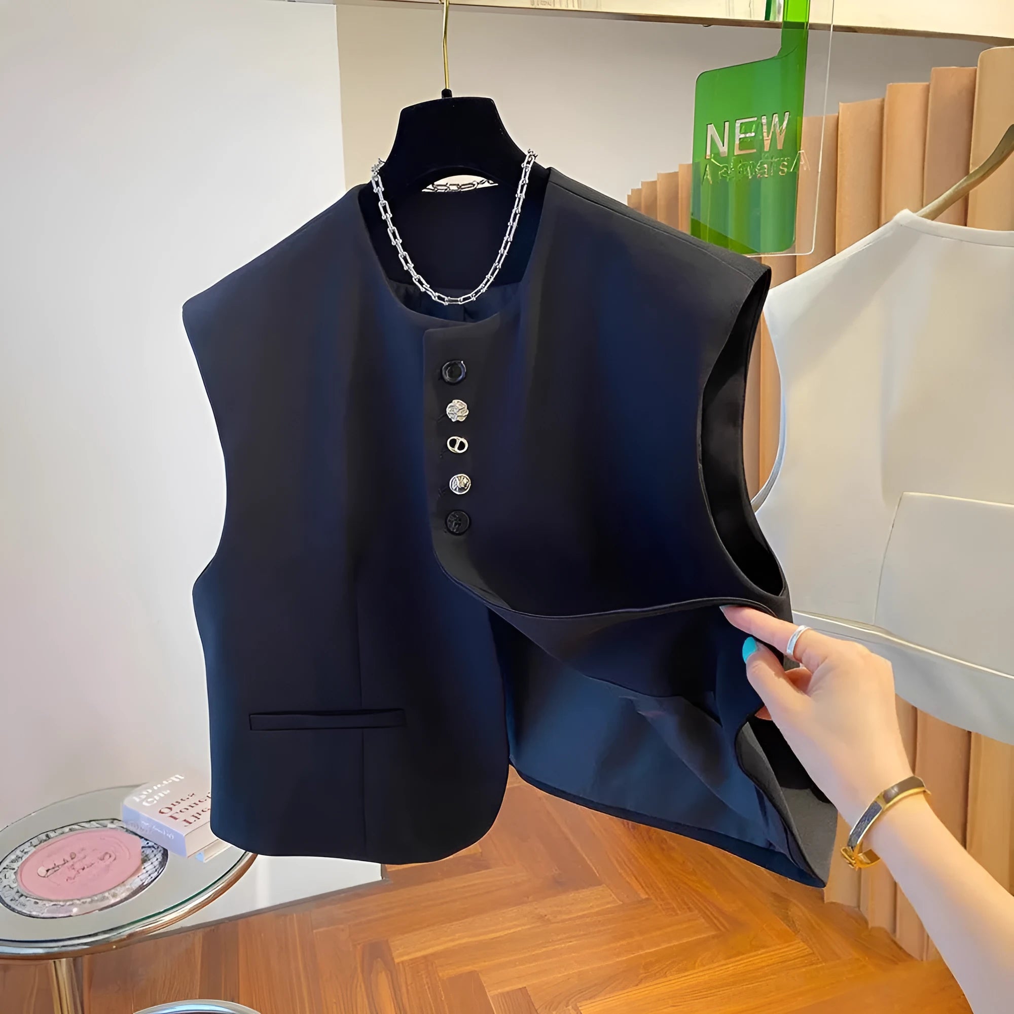 Beige loose-fitting short waistcoat dress with pockets on a mannequin