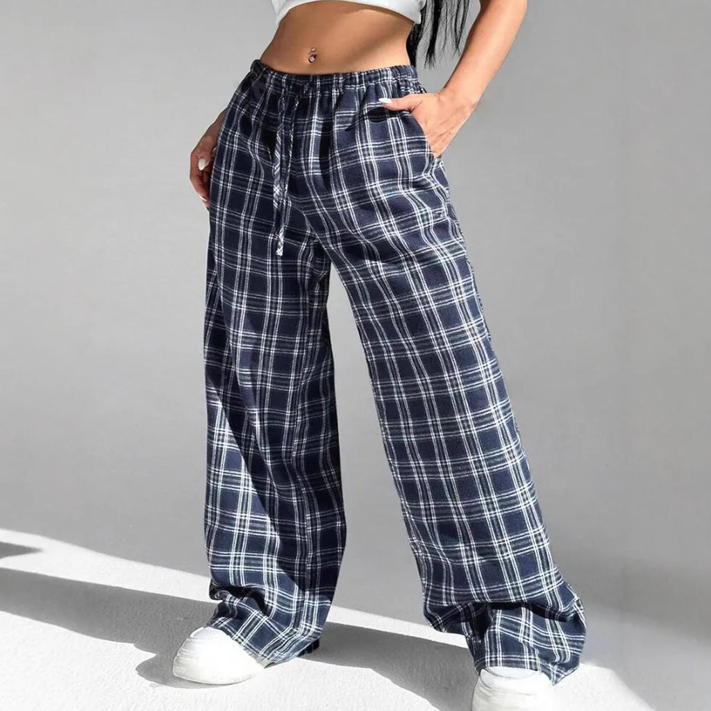 Women's plaid drawstring trousers with multiple pockets in red or blue colour