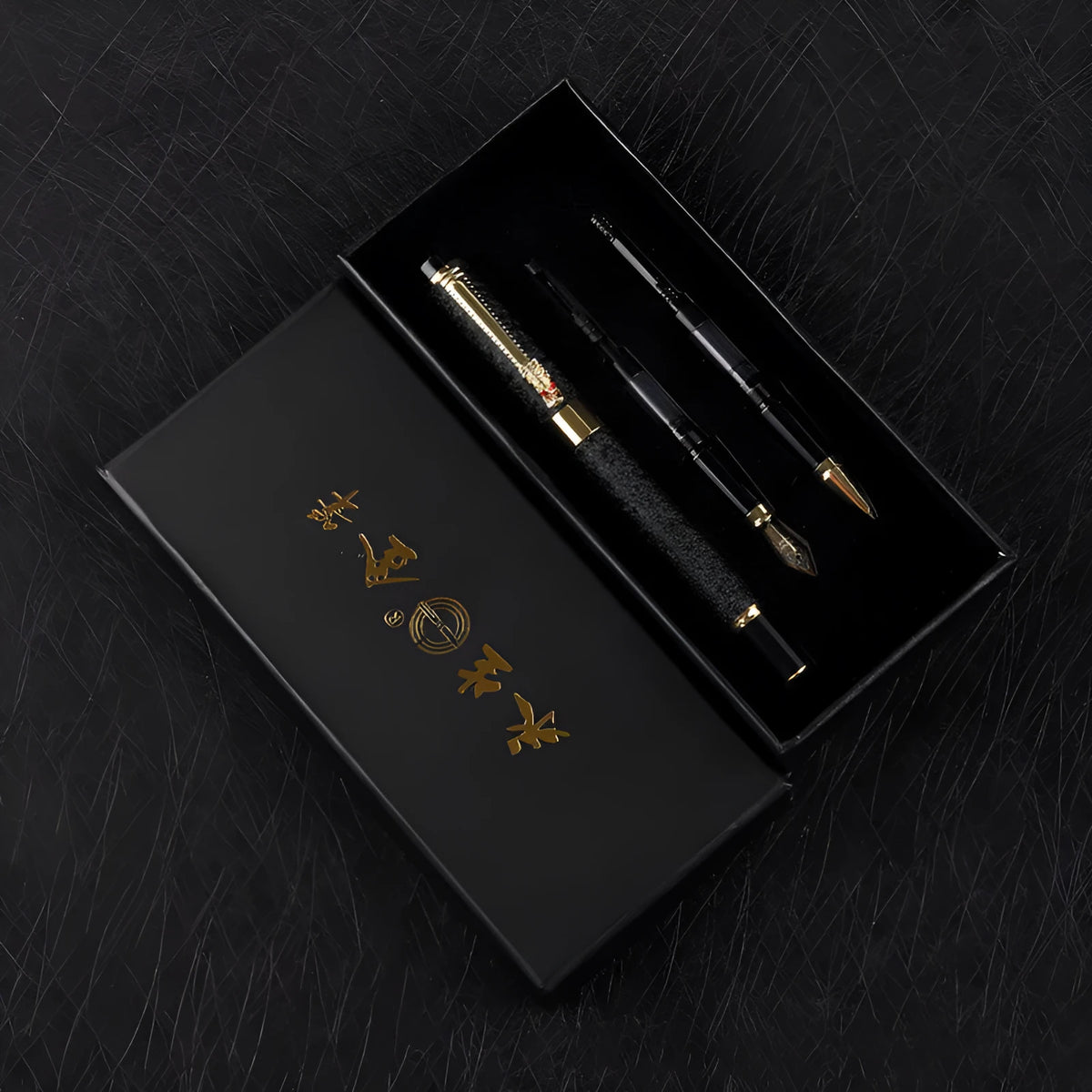 Metal fountain pen with iridium nib in black, gold, purple, or white, available in 0.38, 0.5, and 0.8 nib sizes.