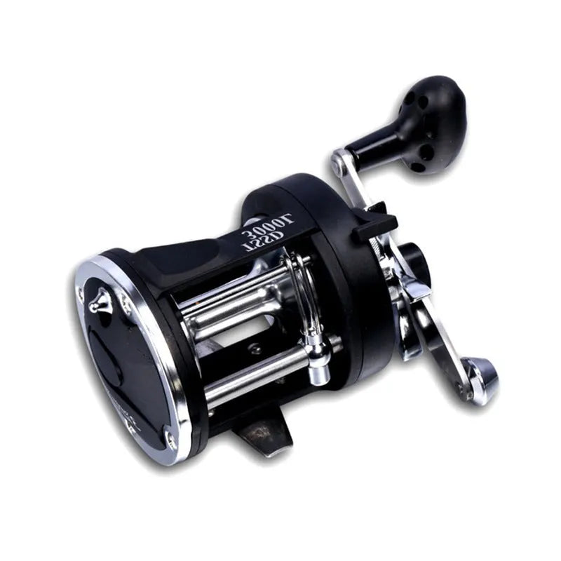 Black right-hand trolling fishing reel for saltwater, metal body, 3.8:1 gear ratio, star drag, 8.2 x 9.2cm