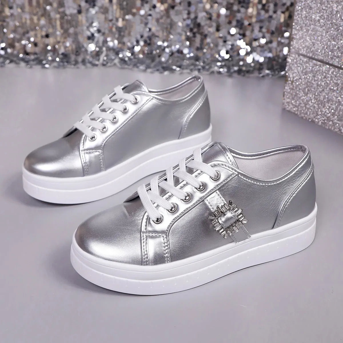 New soft bottom PU leather women's sports shoes with lace-up fastening and rubber sole in apricot colour