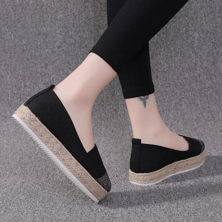 Plus size breathable canvas flat shoes in black with round toe and slip-on design