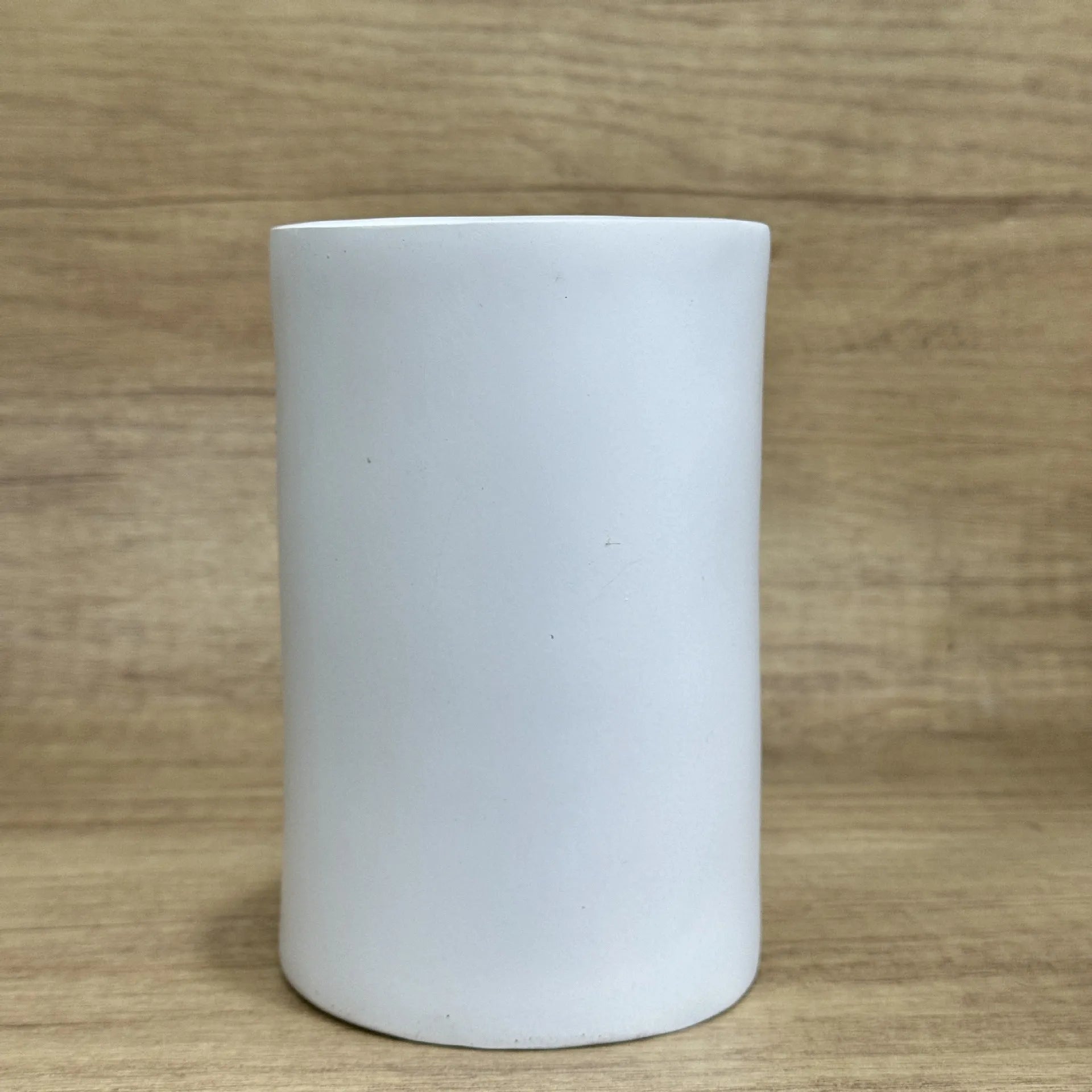 American style resin tissue box holder with humorous pattern, dimensions 8.5cm by 14.6cm