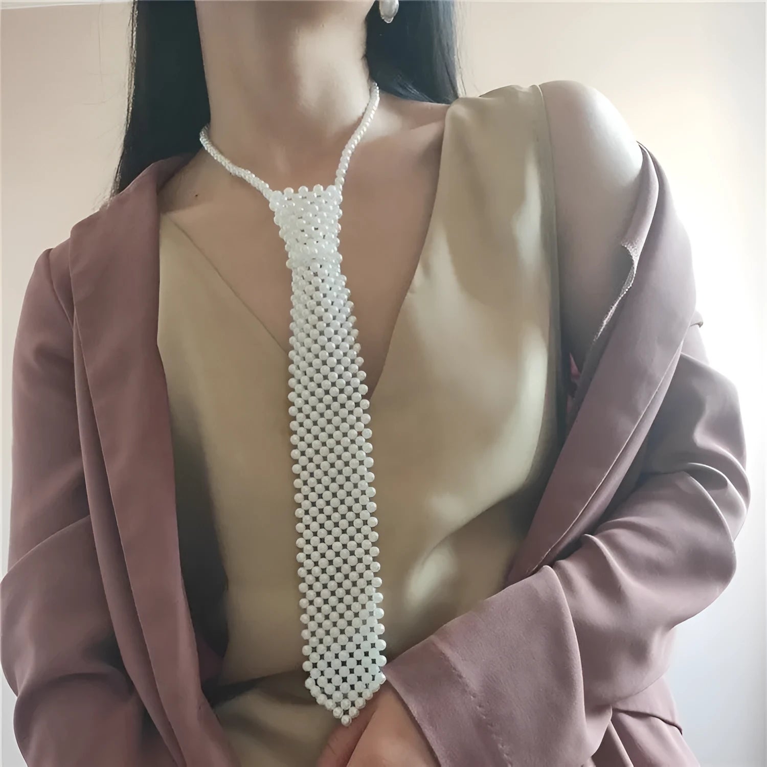 Pearl tie body chain with hollow out design and imitation pearl details in retro style