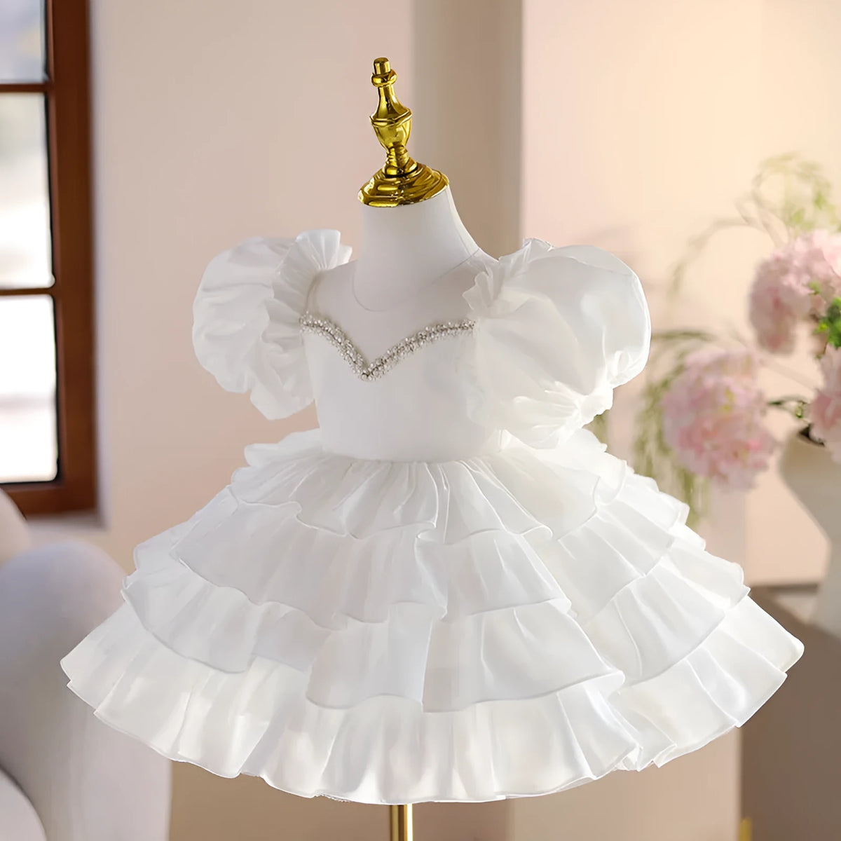 Girl's white princess wedding dress, polyester blend with 50 percent polyester lining, height sizes 80-150cm.