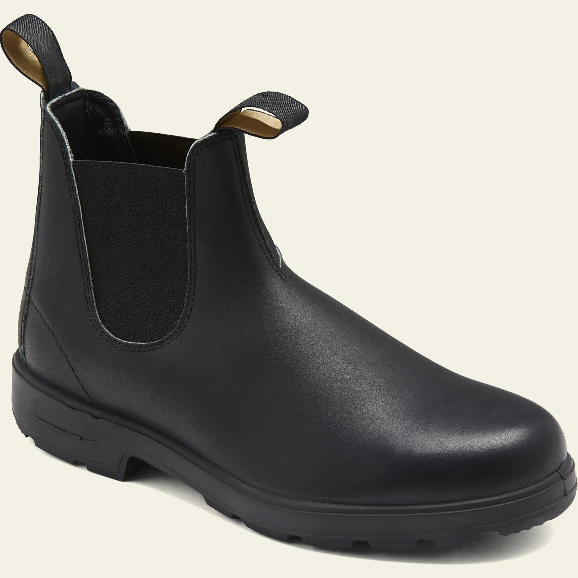 Unisex vintage brown Chelsea boot with frosted texture and round toe on a beef tendon sole.