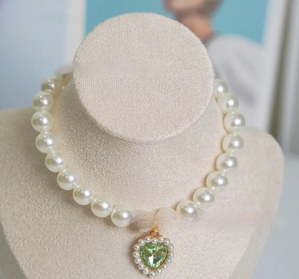 Decorative plastic alloy resin cat collar with pearl necklace design and love gem charm in selected colour