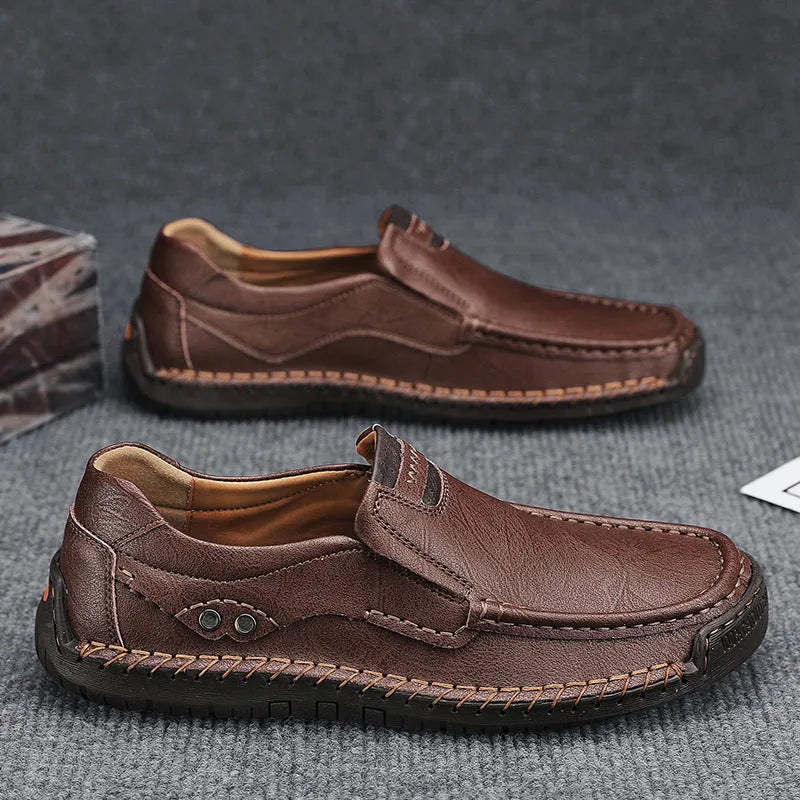 Handmade stitching men's outdoor shoes with leather lining and rubber sole in black leather, flat heel, size 38 to 48