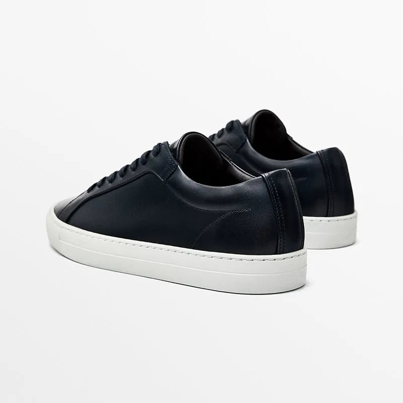 Simple lace leather casual sneakers with flat bottom, low top, available in black leather and other colours