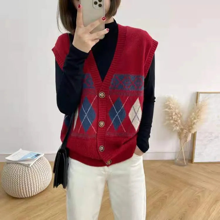 Woman wearing a khaki diamond plaid sleeveless loose cardigan top.