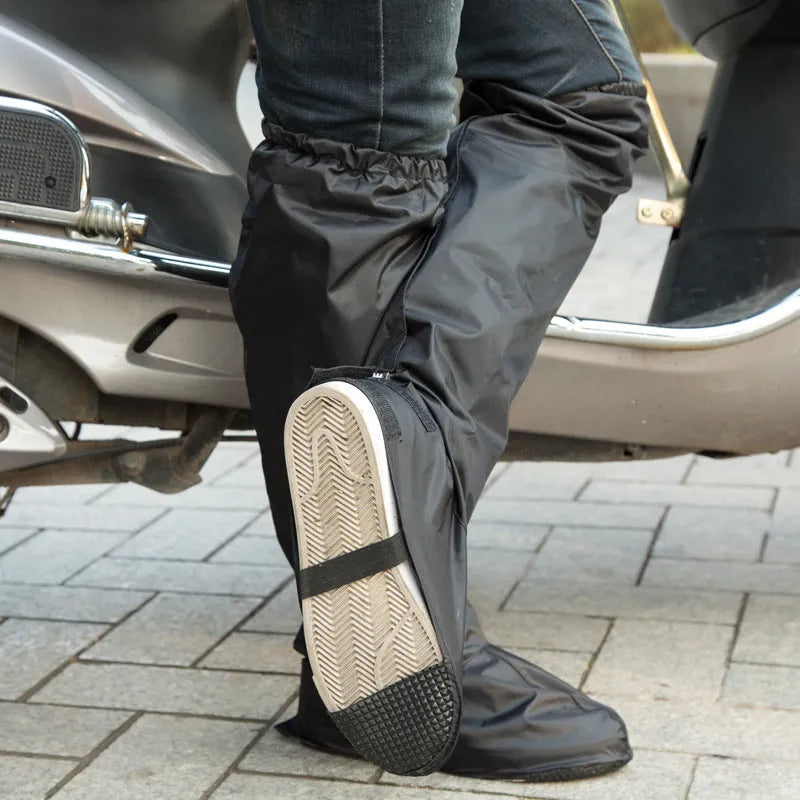 Waterproof adult shoe covers for cycling in red or black, sizes S to XL, bagged pair