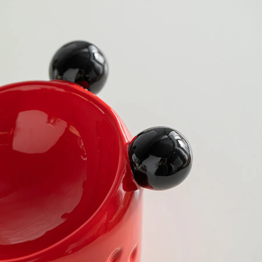 Ceramic high-footed double pet bowl with tilted stand for cats and dogs, in red or white