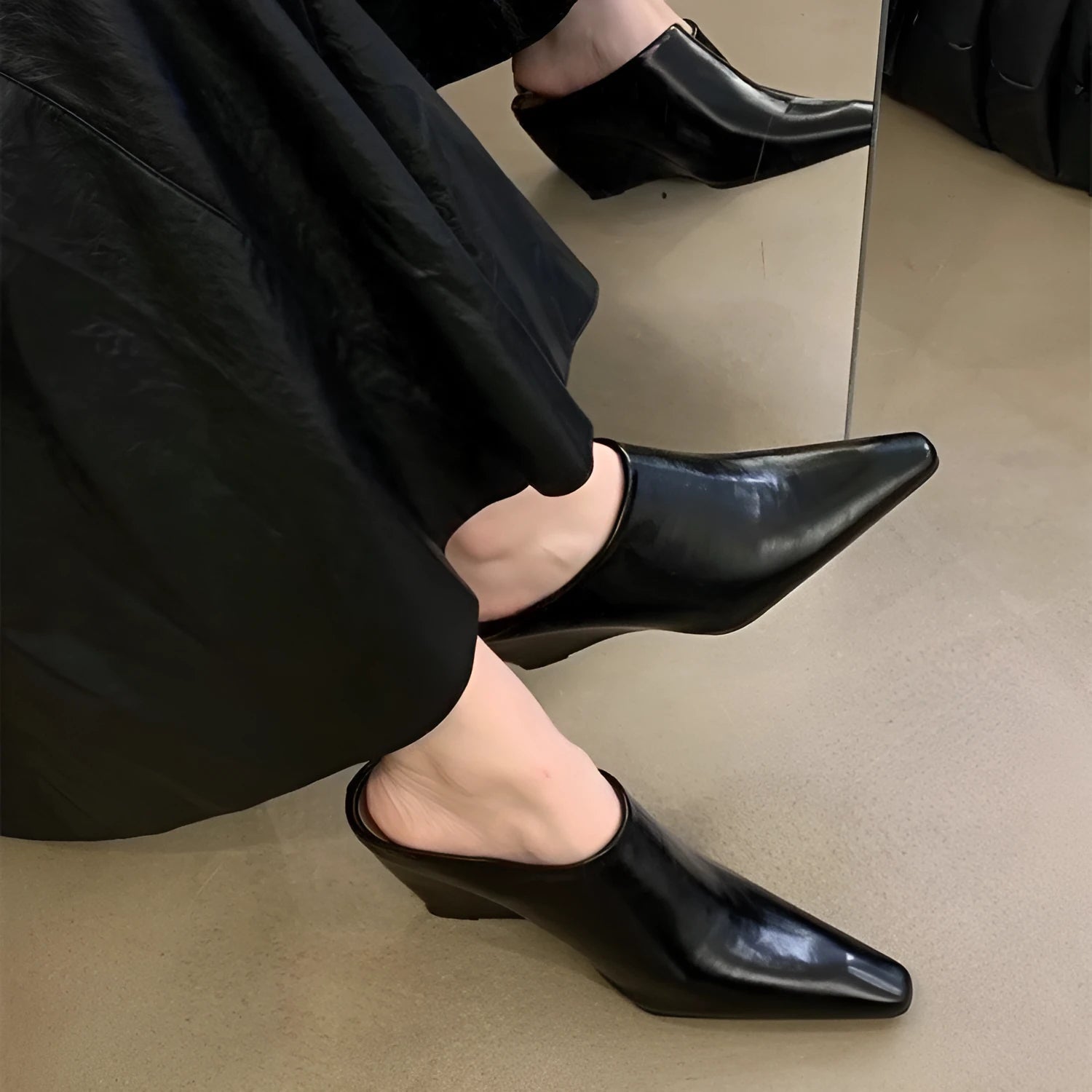 Women's Black closed toe wedge half slippers made of PU leather
