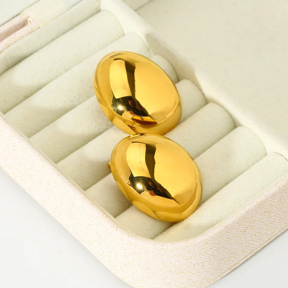 Geometric ear studs with electroplated 18K gold finish and line pattern detailing