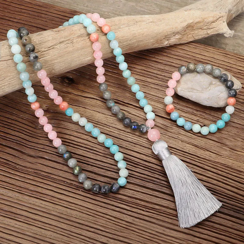 Colourful stone necklace and bracelet set with drop-shaped beads and bohemian tassel pendants