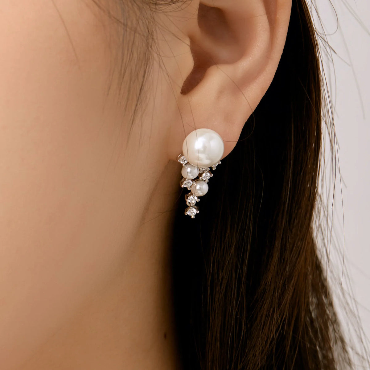 E214 925 silver pearl stud earrings for women with electroplated finish