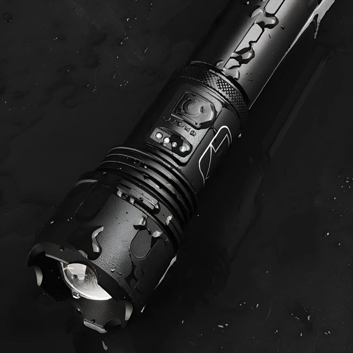Black aluminium alloy F-03 focusing flashlight with telescopic head and textured grip