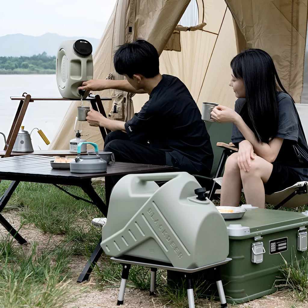Green collapsible water storage tank showing 13 litre and 18 litre capacity options.