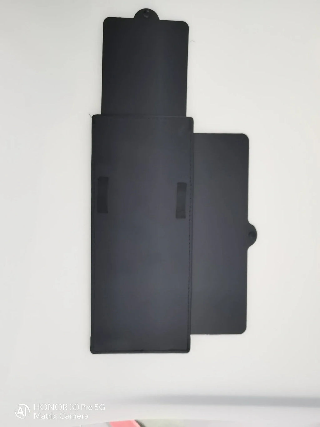 Portable retractable anti-glare car sun shade in black, universal fit for vehicle windscreen