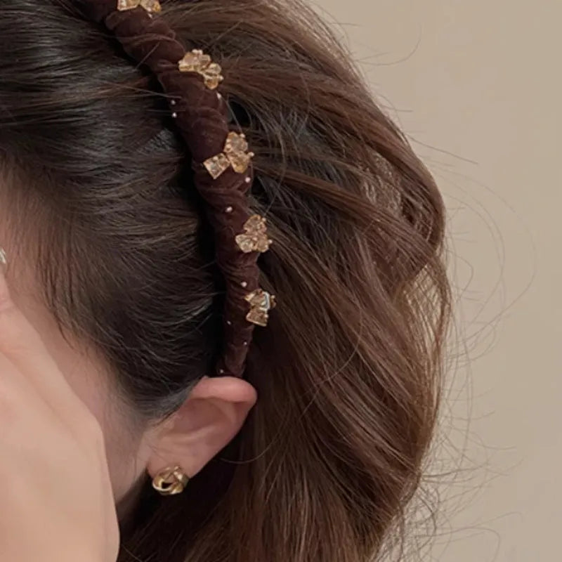 Velvet hairband with crystal wave decoration in non-slip design for face care routines