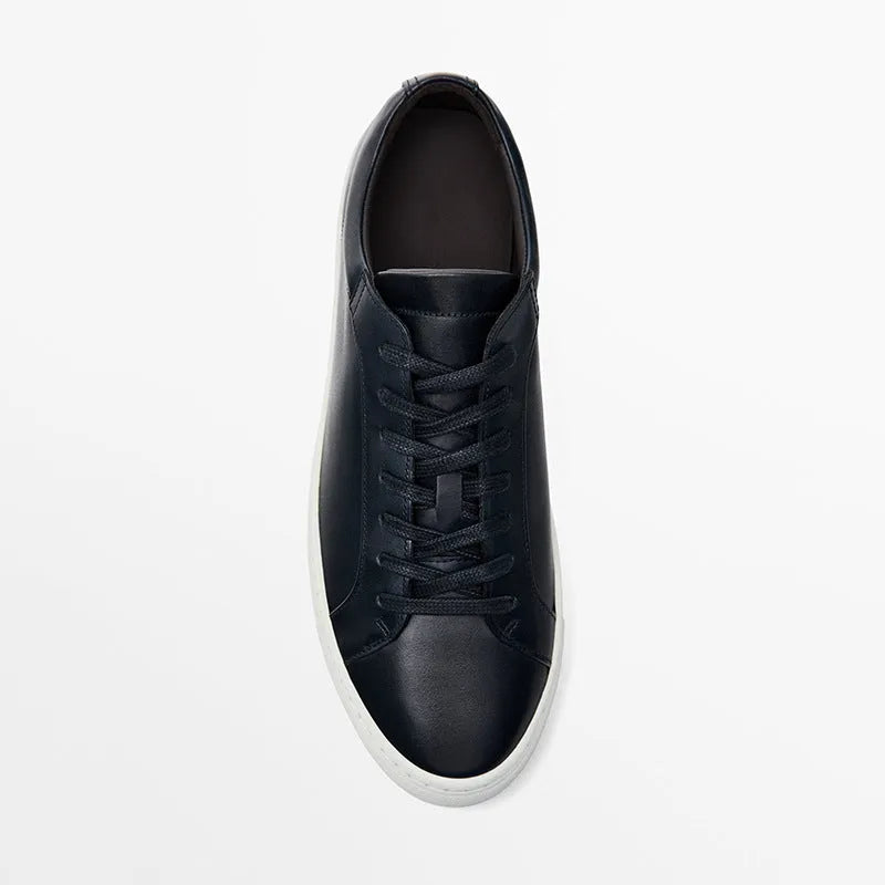 Simple lace leather casual sneakers with flat bottom, low top, available in black leather and other colours
