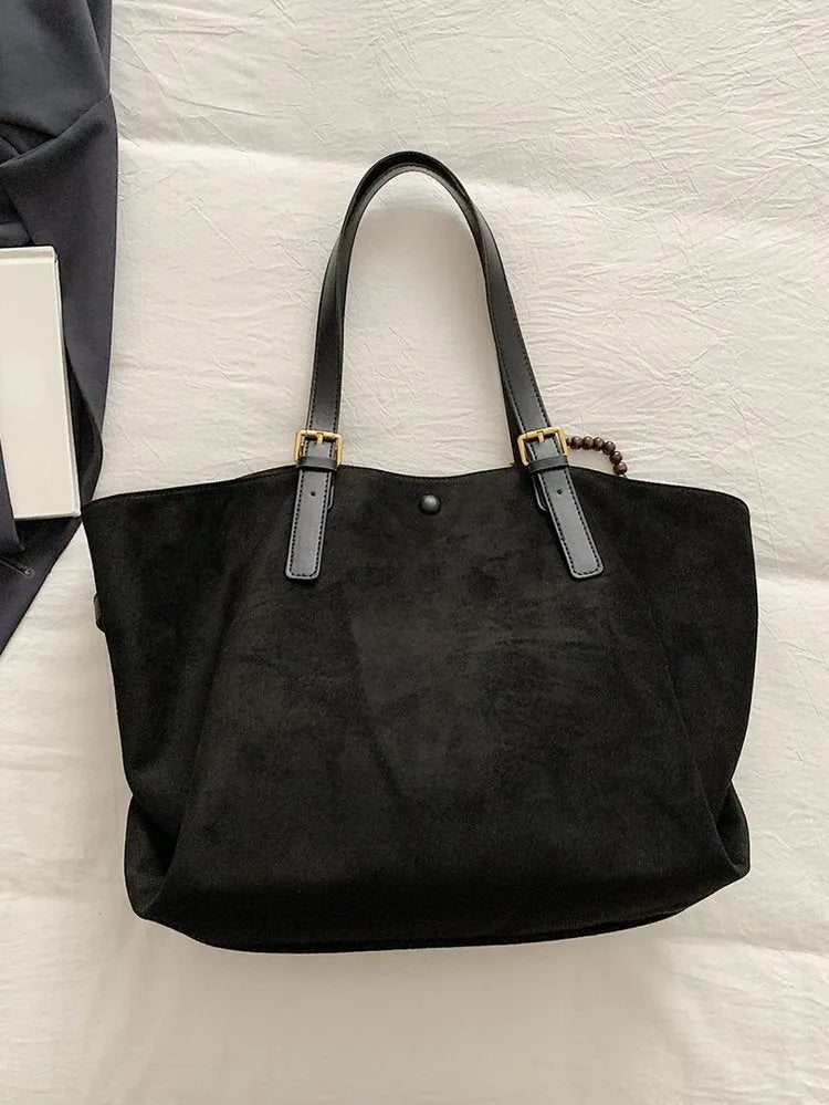 Large capacity soft PU leather shoulder bag for women in retro style with sewing thread detail and pendant