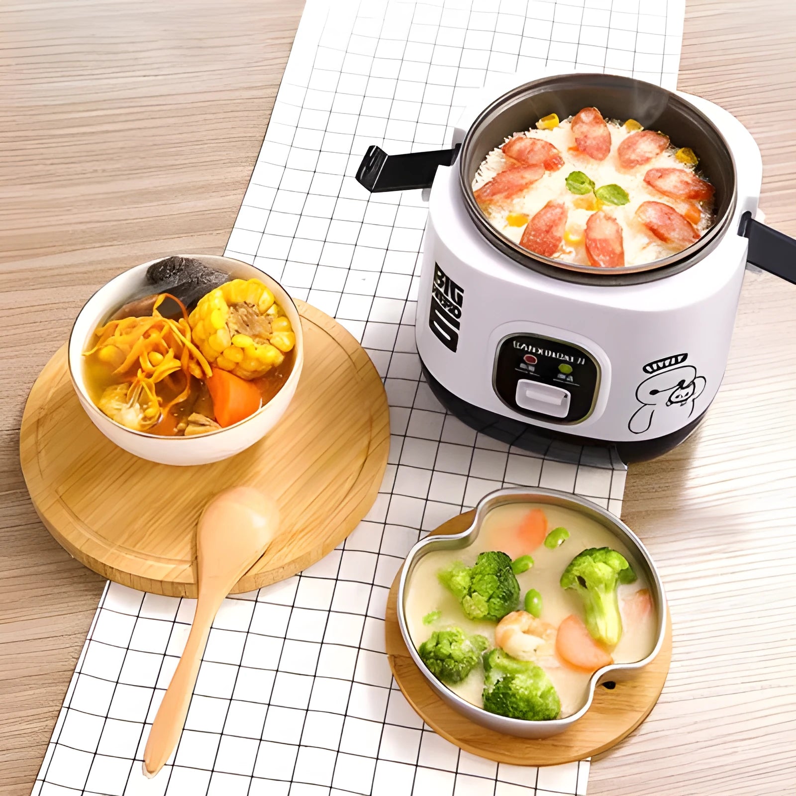 Compact round automatic rice cooker with steam pan and non-stick pot for one to two people.