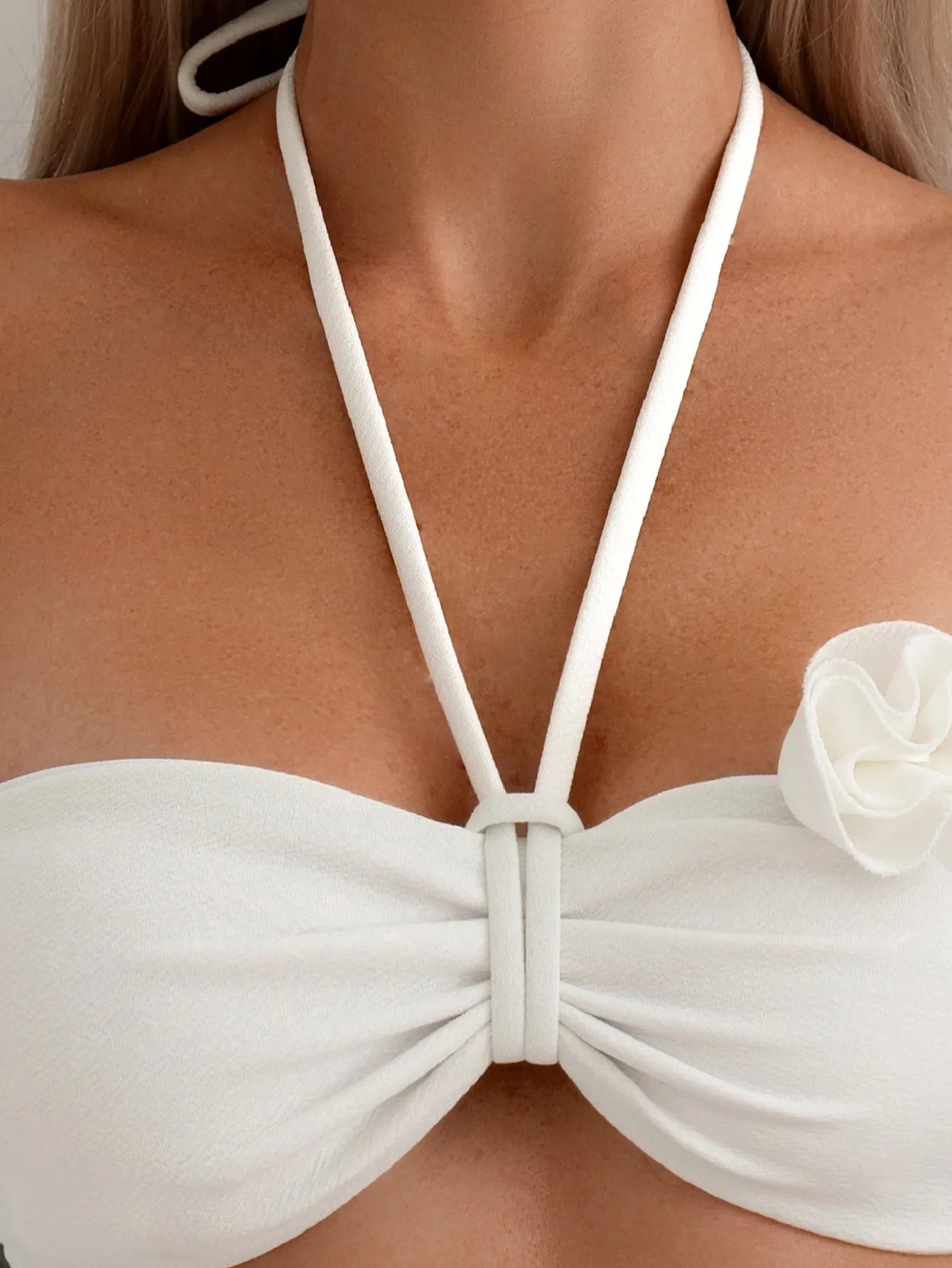 White halter neck lace-up swimsuit with three-dimensional floral pattern and split briefs style