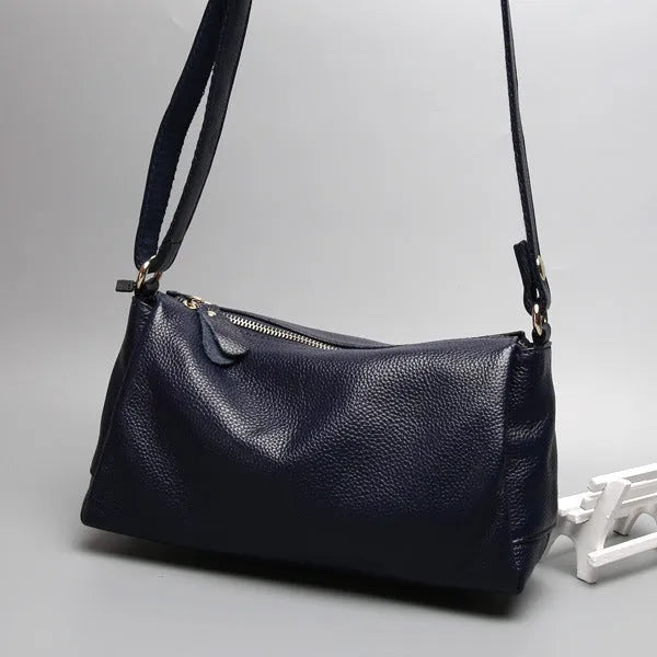 Women's one-shoulder crossbody bag in genuine soft leather with horizontal square shape and three-dimensional pocket design