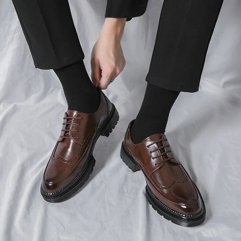 Men's Korean-style pointed PU leather shoes in black, low-top with rubber sole