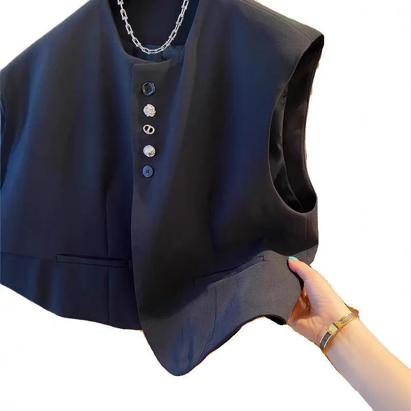 Beige loose-fitting short waistcoat dress with pockets on a mannequin