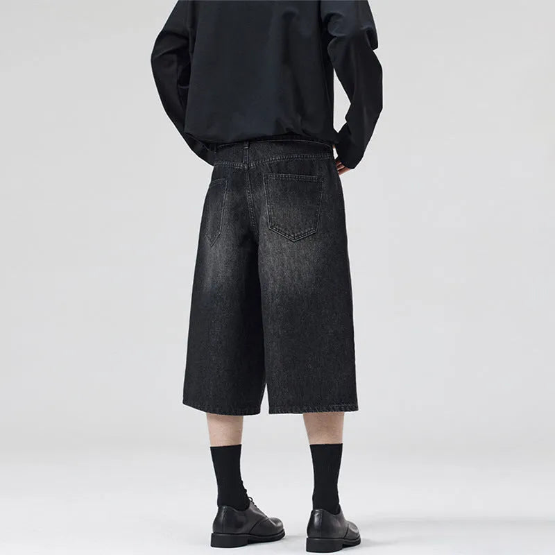 Men's loose-fit straight-leg denim shorts in a cropped length.