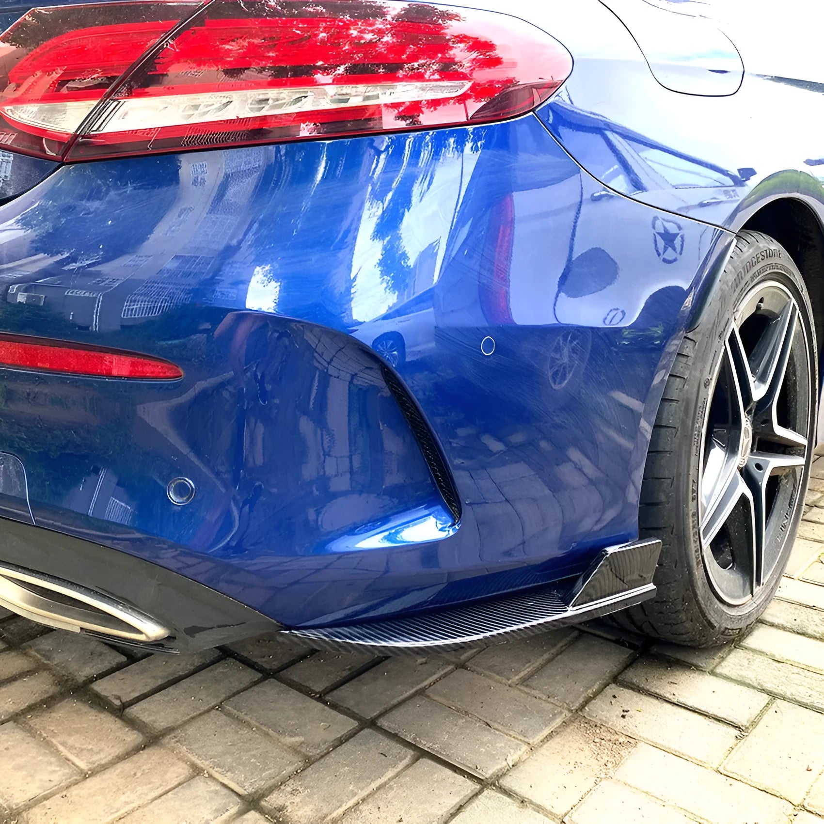 PP plastic car rear corner protectors in piano black and carbon fibre pattern finishes shown as a left and right set