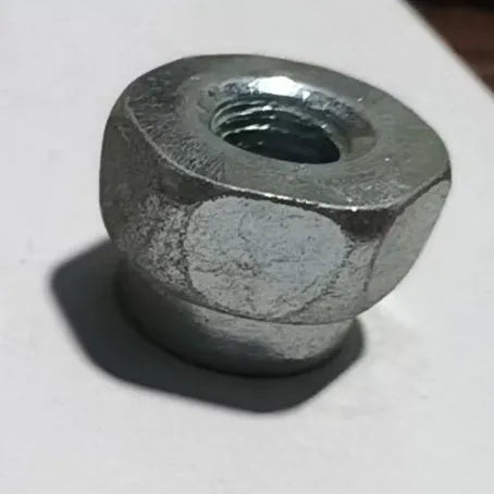 Ouma aluminium weeding head with central screw thread for mower attachment