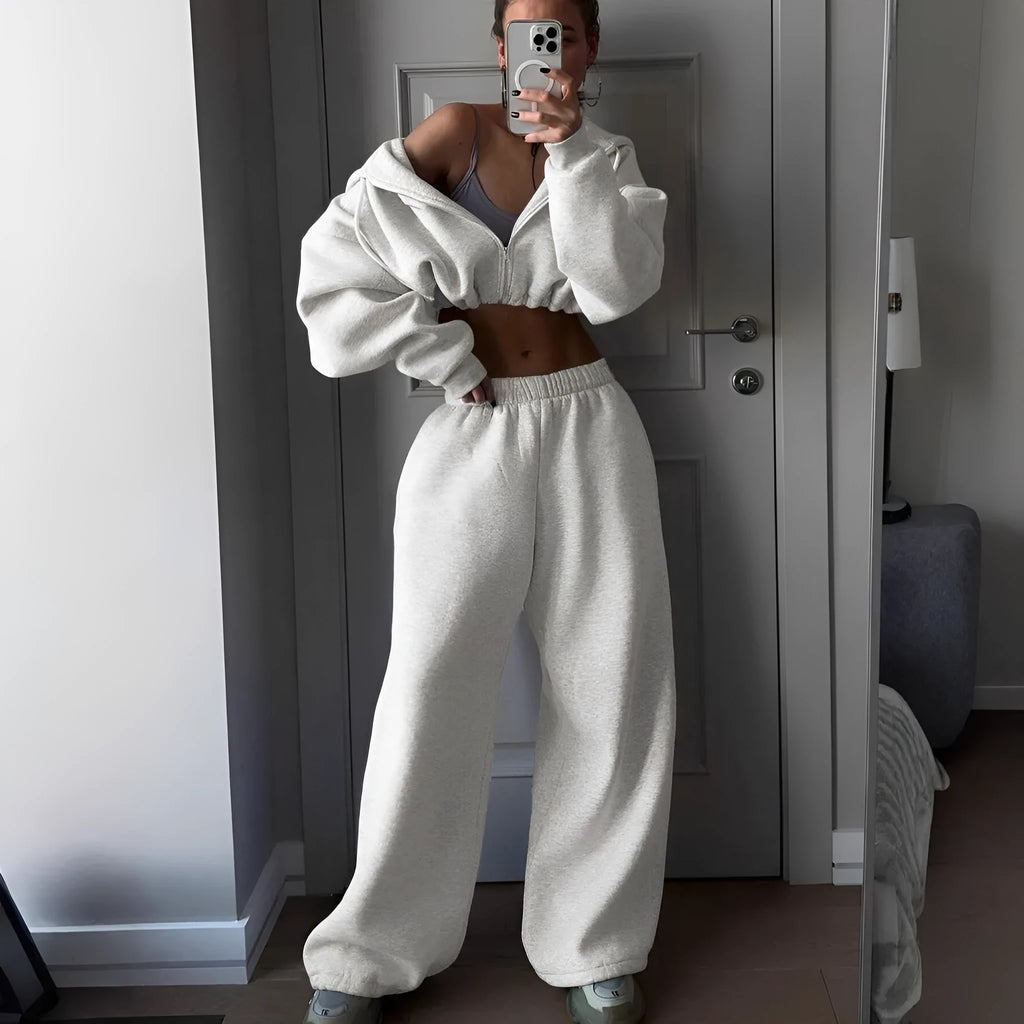Long sleeve sports sweater suit two-piece set in polyester fabric with trousers