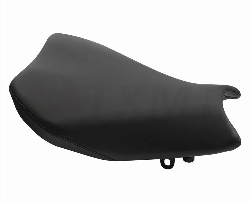 Suzuki GSXR1000 motorcycle with black PU leather seat covers installed on front and rear seats.