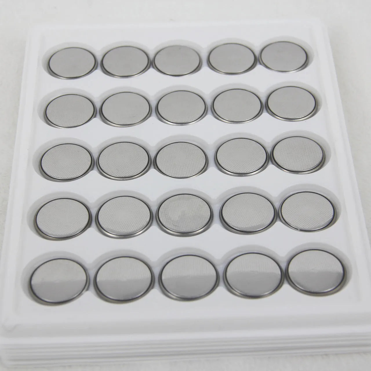 CR2032, CR2025 and CR2016 3 volt alkaline button batteries with 20mm diameter