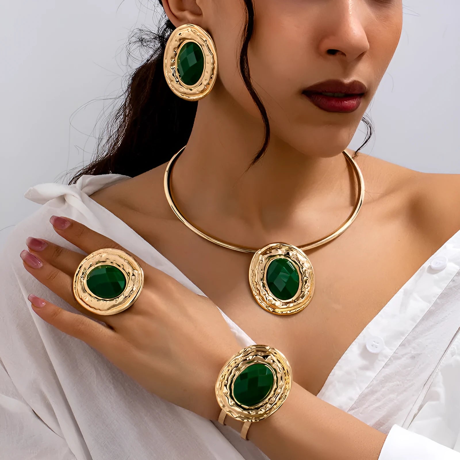 Fashion metal geometry round piece jewellery set with alloy necklace, earrings, ring, and bracelet in T651 suit colour for women