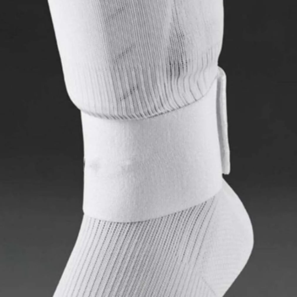 Red elastic rubber shin guard fixing strap for football and sports, shown at 25cm length.
