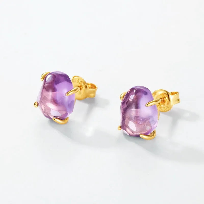 Natural powder amethyst stud earrings in 925 silver with four-claw setting and electroplated finish, one pair