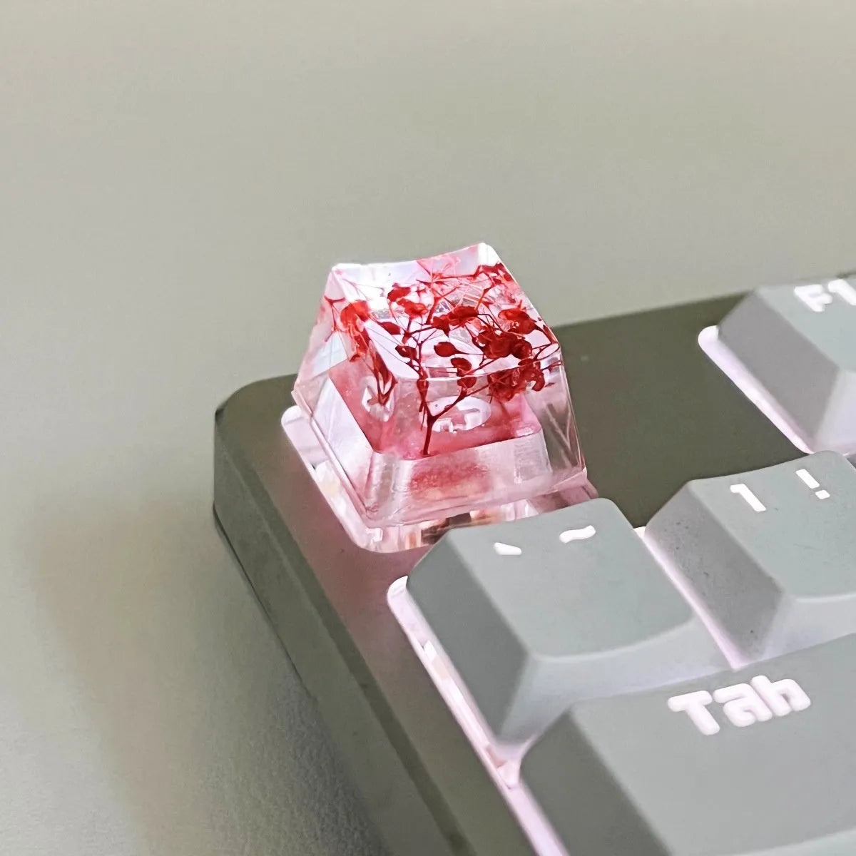 Resin transparent starry sky keycap with glitter particles on mechanical keyboard switch