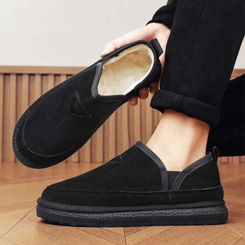 Men's V-cut fleece snow boots in suede with non-slip sole, black colour, side view