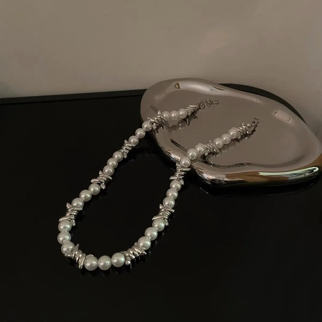 Thorn splicing pearl necklace with alloy chain and imitation pearls, adjustable 41-50cm