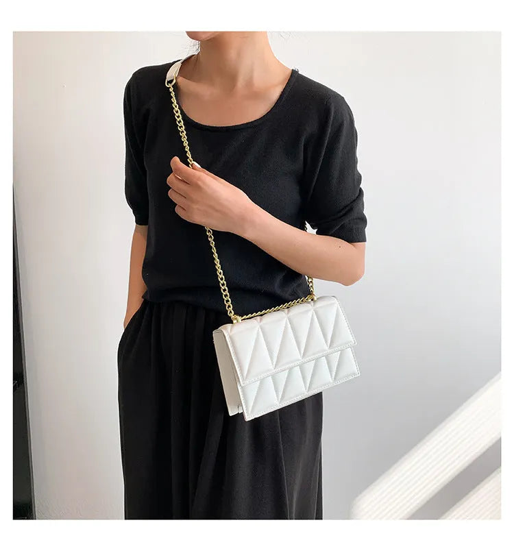 Small square crossbody shoulder bag in PU leather with chain and shoulder strap, available in five colours, 22cm width