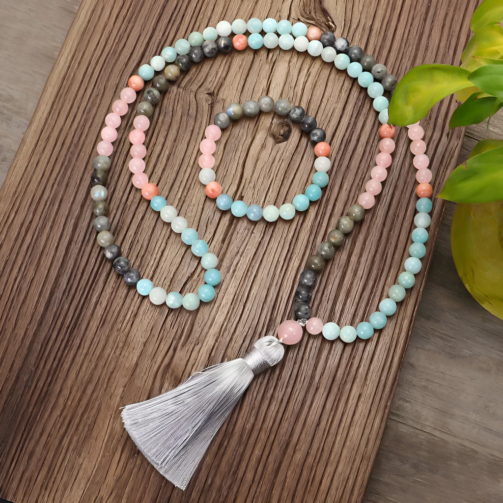 Colourful stone necklace and bracelet set with drop-shaped beads and bohemian tassel pendants