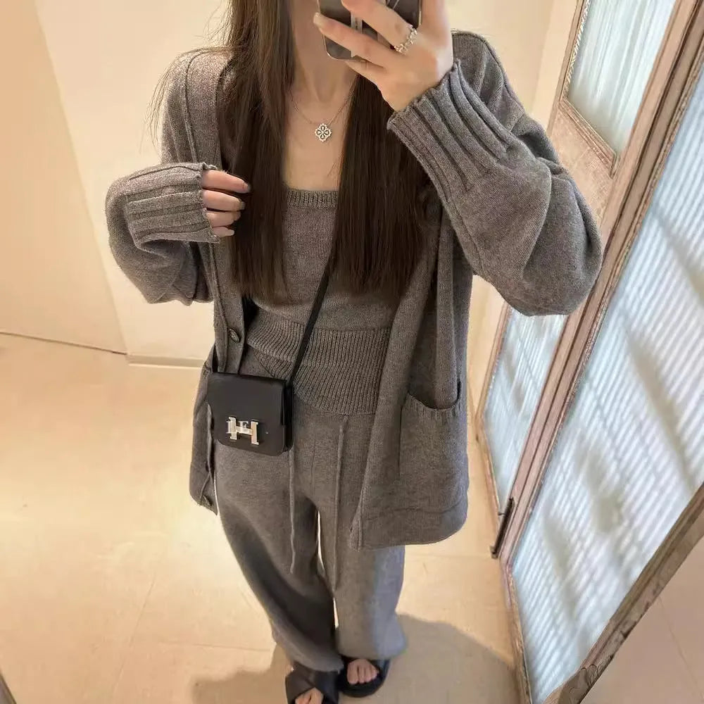 Women's three-piece knitted cardigan set with suspender trousers in wool blend fabric