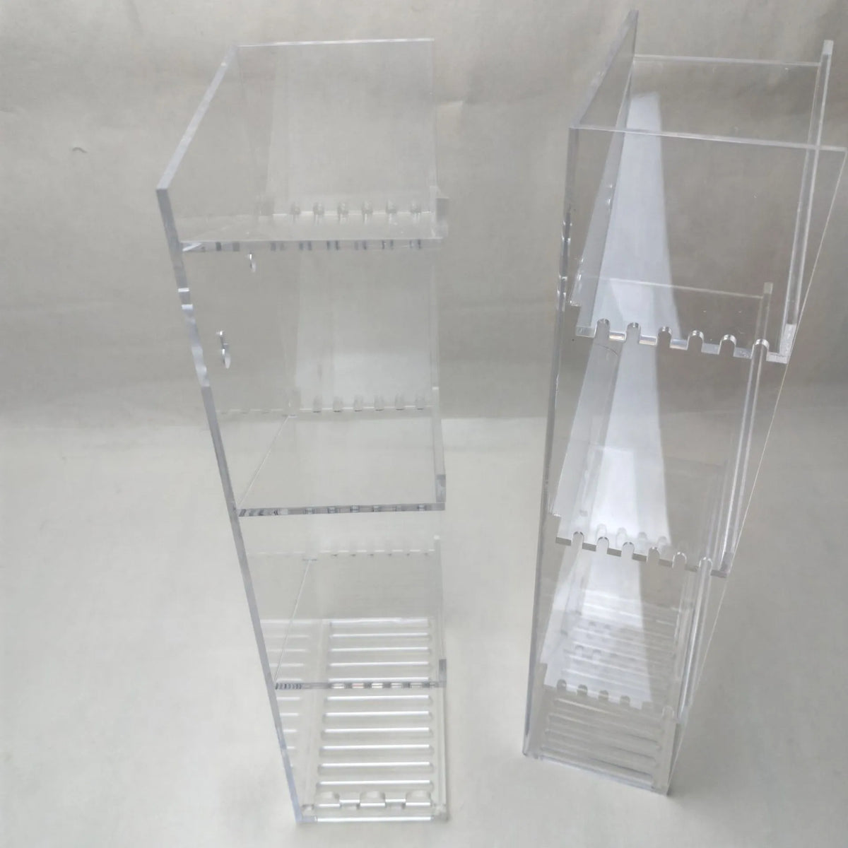 Transparent acrylic 4-layer wall-mounted bathroom storage rack for perfumes and toiletries