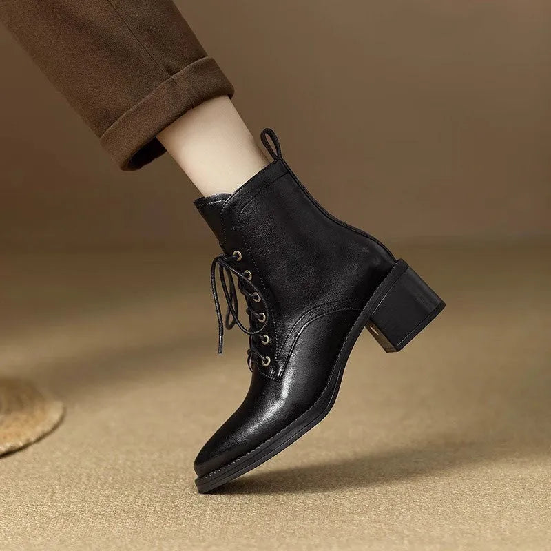 Women's black pointed toe ankle boots with 5.5cm heel and ankle shaft